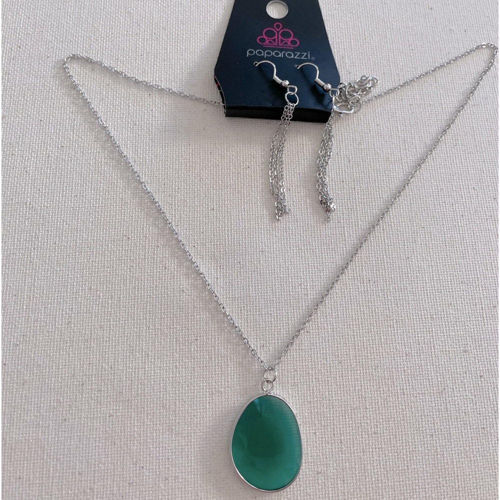 Paparazzi Necklace Set